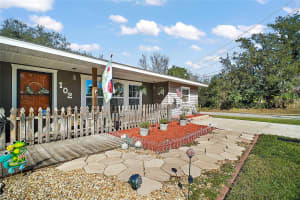 102 PALM WAY, TAVARES, FL 32778 Sold 04/11/25