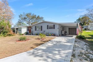 1727 HILTON HEAD BOULEVARD, LADY LAKE, FL 32159 - MLS#MFRG5093318