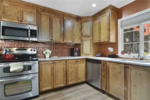 630 8TH AVENUE, MOUNT DORA, FL 32757 Sold 04/02/25