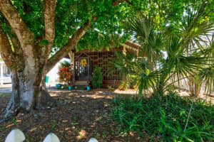 948 DORA AVENUE, TAVARES, FL 32778 Sold 07/07/25