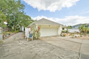 202 N PALM AVE, HOWEY IN THE HILLS, FL 34737 Sold 12/02/25