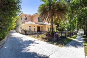 1196 LAKESHORE DRIVE, MOUNT DORA, FL 32757 Sold 06/11/25