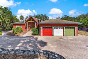 2400 GRIFFIN DRIVE, LEESBURG, FL 34748 - MLS#MFRG5096306