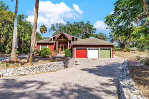 2400 GRIFFIN DRIVE, LEESBURG, FL 34748 - MLS#MFRG5096306