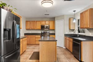 800 DAYBREAK DRIVE, FRUITLAND PARK, FL 34731 - MLS#MFRG5097986