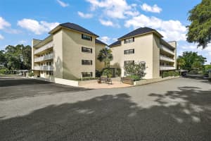 101 N Grandview St #103, MOUNT DORA