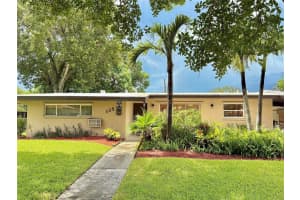 138 W 52nd St, HIALEAH