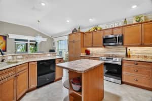 577 BEVILLE PLACE, THE VILLAGES, FL 32163 Sold 10/01/25