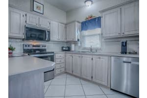 940 CHULA COURT, LADY LAKE, FL 32159 Sold 09/16/25