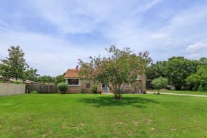 800 LAKEVIEW AVENUE, MOUNT DORA, FL 32757 - MLS#MFRG5099418