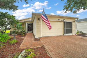 1045 Meadowbend Dr, LEESBURG