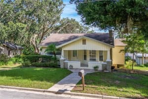 715 Poinsettia Dr, EUSTIS