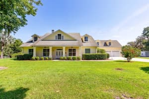 590 Crescent St, UMATILLA