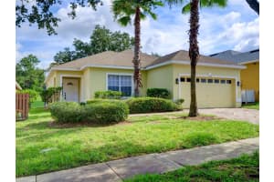 1506 N Hampton Dr, DAVENPORT