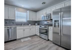 869 DRAKESWOOD AVENUE, THE VILLAGES, FL 32162 Sold 10/08/25