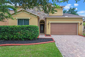 2553 Red Berry Way, OCOEE