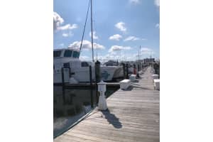 6300 PASADENA POINT BOULEVARD, GULFPORT, FL 33707 - MLS#MFRG5101114