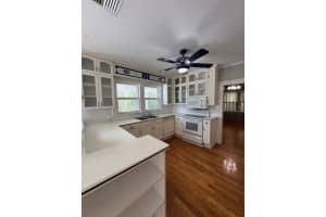 211 CENTRAL AVENUE, UMATILLA, FL 32784 - MLS#MFRG5101216