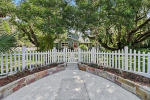 1048 GRANDVIEW STREET, MOUNT DORA, FL 32757 - MLS#MFRG5101268