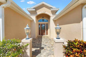 2076 DOVE HOLLOW RUN, THE VILLAGES, FL 32162 Sold 12/08/25