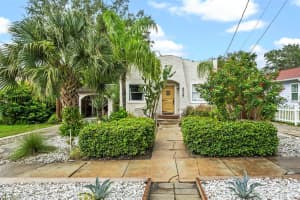 811 GRANDVIEW STREET, MOUNT DORA, FL 32757 - MLS#MFRG5101422