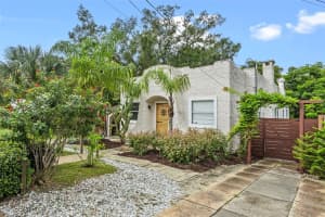 811 GRANDVIEW STREET, MOUNT DORA, FL 32757 - MLS#MFRG5101422