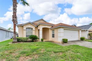 1104 Bloomingdale Dr, DAVENPORT