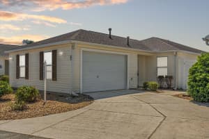680 Sherwood St, THE VILLAGES