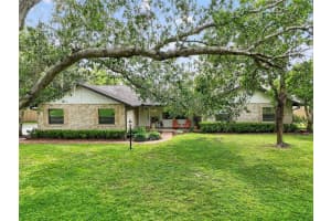 2412 Briarwood Ln, EUSTIS