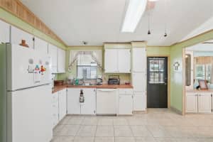 1317 MOHAWK CIRCLE, TAVARES, FL 32778 Sold 12/07/25