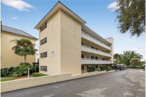 101 N Grandview St #210, MOUNT DORA