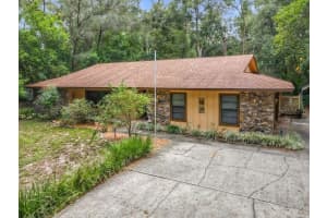 1942 COUNTRY CLUB ROAD, EUSTIS, FL 32726 - MLS#MFRG5102974