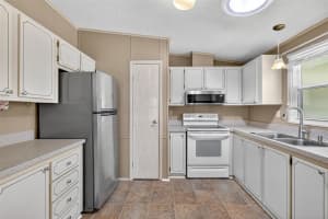 622 JENNIFER DRIVE, LADY LAKE, FL 32159 - MLS#MFRG5103486