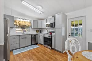 732 ROYAL PALM AVENUE, LADY LAKE, FL 32159 - MLS#MFRG5103652