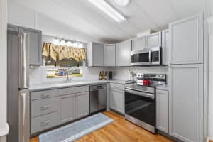 732 ROYAL PALM AVENUE, LADY LAKE, FL 32159 - MLS#MFRG5103652