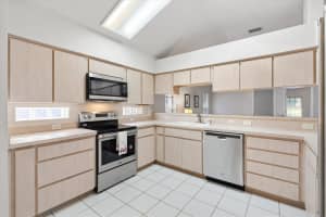 5610 KING JAMES AVENUE, LEESBURG, FL 34748 - MLS#MFRG5103826