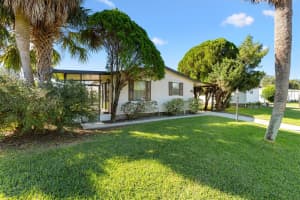 610 TARRSON BOULEVARD, LADY LAKE, FL 32159 - MLS#MFRG5103904