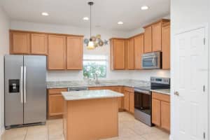 606 LAKE TALQUIN WAY, GROVELAND, FL 34736 - MLS#MFRG5104348