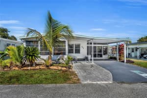 225 PARADISE S, LEESBURG, FL 34788 - MLS#MFRG5104391