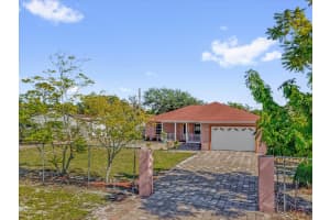 910 RICH DRIVE, MOUNT DORA, FL 32757 - MLS#MFRG5104615