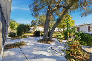 725 CAMELIA COURT, LADY LAKE, FL 32159 - MLS#MFRG5104716