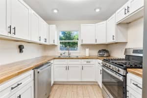 995 EMERALD DRIVE, MOUNT DORA, FL 32757 - MLS#MFRG5104764