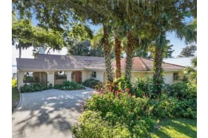 32601 Lakeshore Dr, TAVARES 32601 Lakeshore Dr, TAVARES