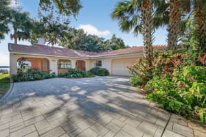 32601 LAKESHORE DRIVE, TAVARES, FL 32778 - MLS#MFRG5104772