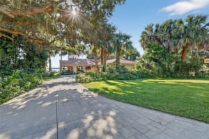 32601 LAKESHORE DRIVE, TAVARES, FL 32778 - MLS#MFRG5104772