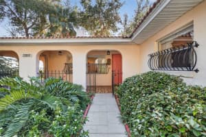 32601 LAKESHORE DRIVE, TAVARES, FL 32778 - MLS#MFRG5104772