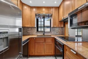 225 10TH AVENUE, MOUNT DORA, FL 32757 - MLS#MFRG5105692