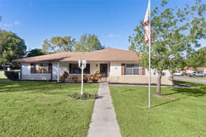 602 FOURTH AVENUE, LADY LAKE, FL 32159 - MLS#MFRG5105888