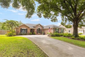 1095 Club Hills Dr, EUSTIS