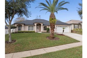 415 Regatta Dr, GROVELAND